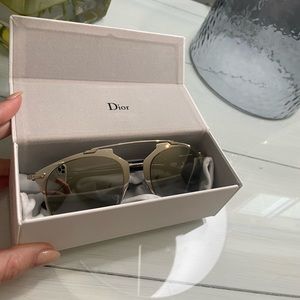 Dior Reflected Sunglasses in color light gold/black